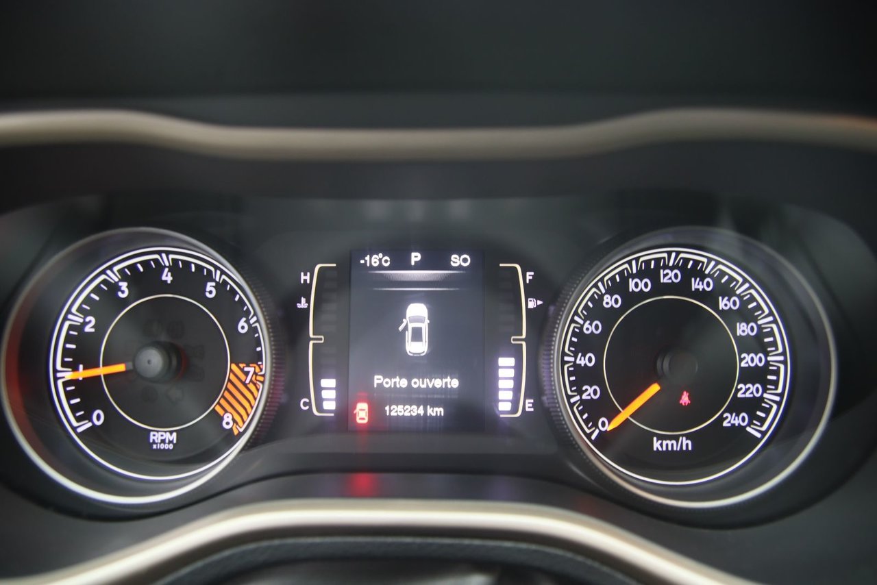 Jeep Cherokee Sport 2015-11