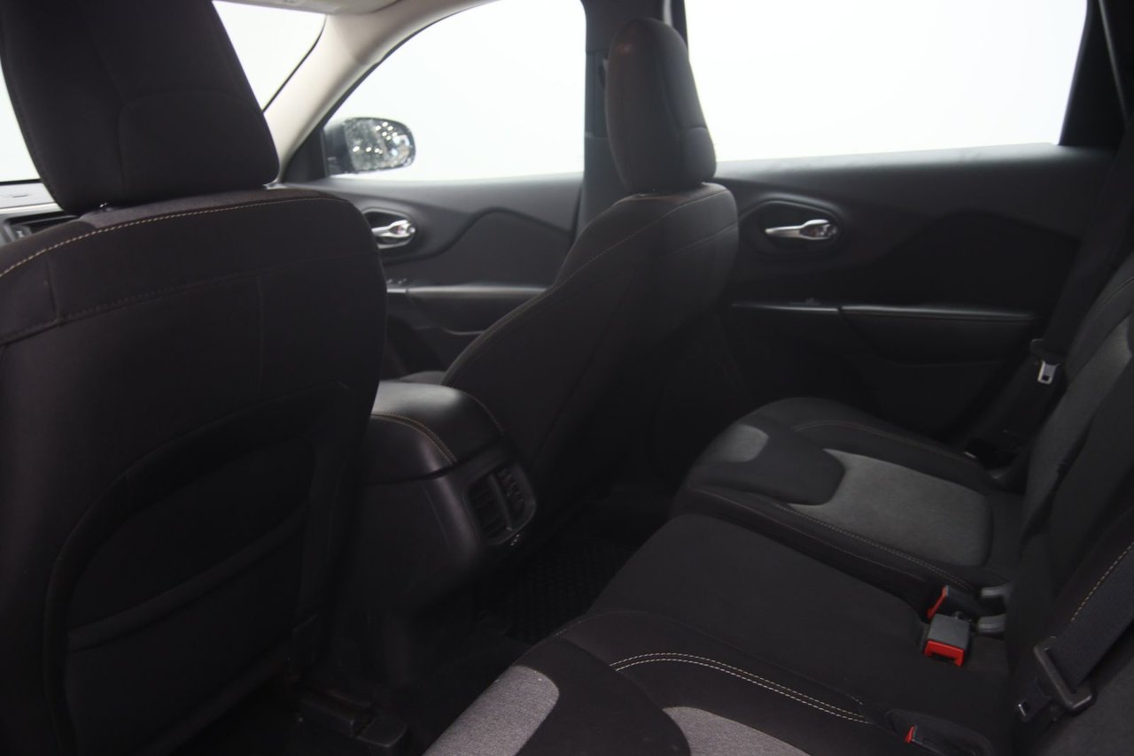 Jeep Cherokee Sport 2015-7