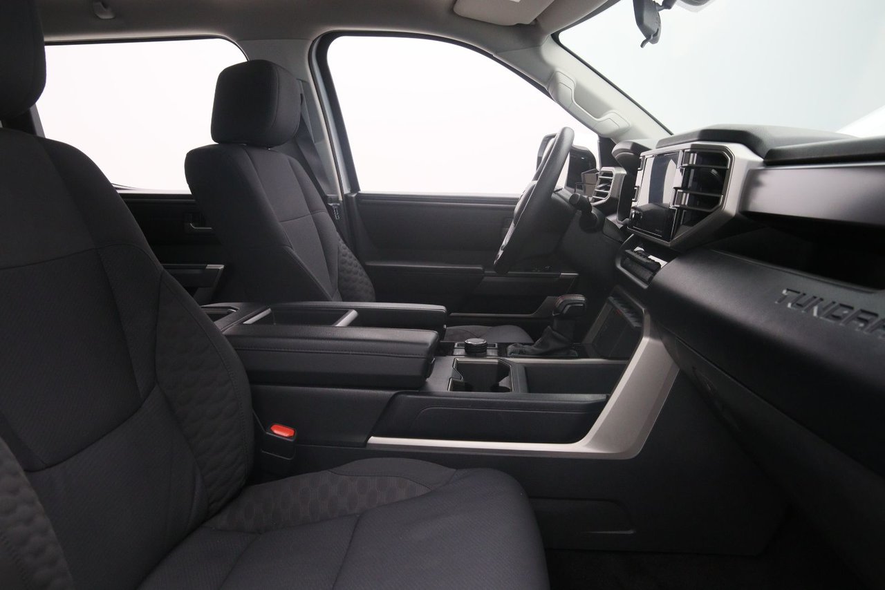 Toyota Tundra SR5 2023-14
