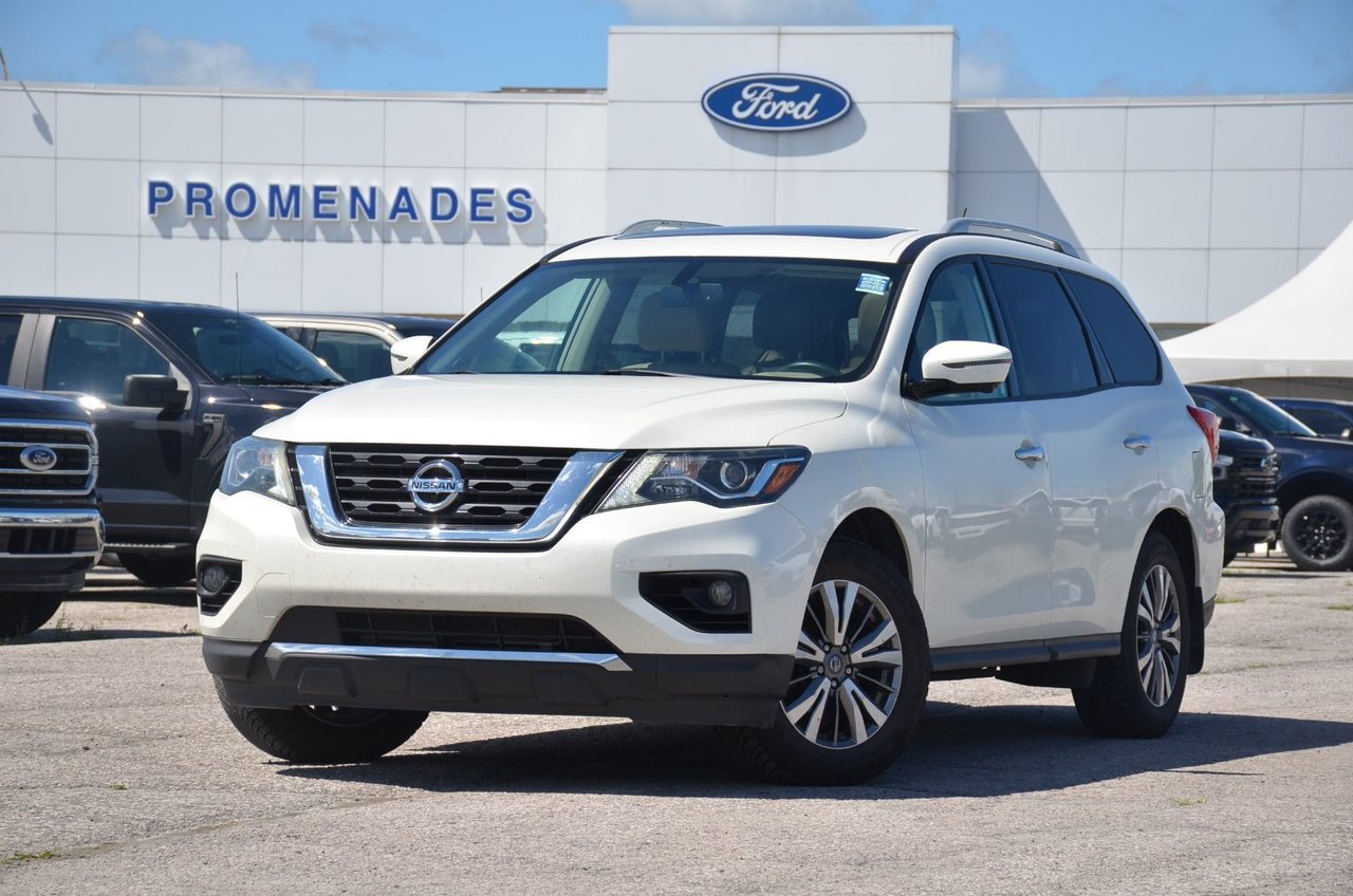 White 2018 Nissan Pathfinder SUV / Crossover Four-Wheel Drive