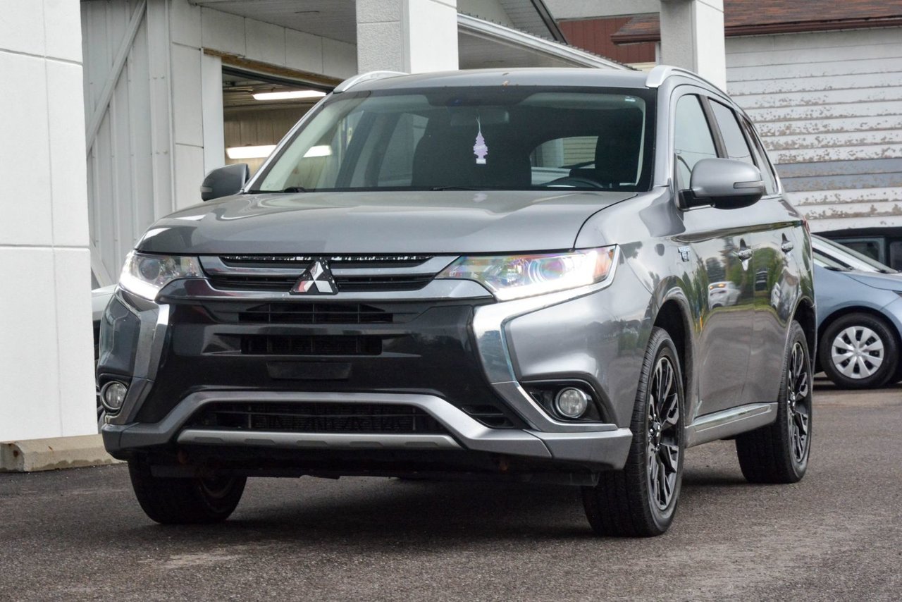 Silver 2018 Mitsubishi Outlander Hybrid Plug-in SE S-AWC SUV / Crossover Automatic