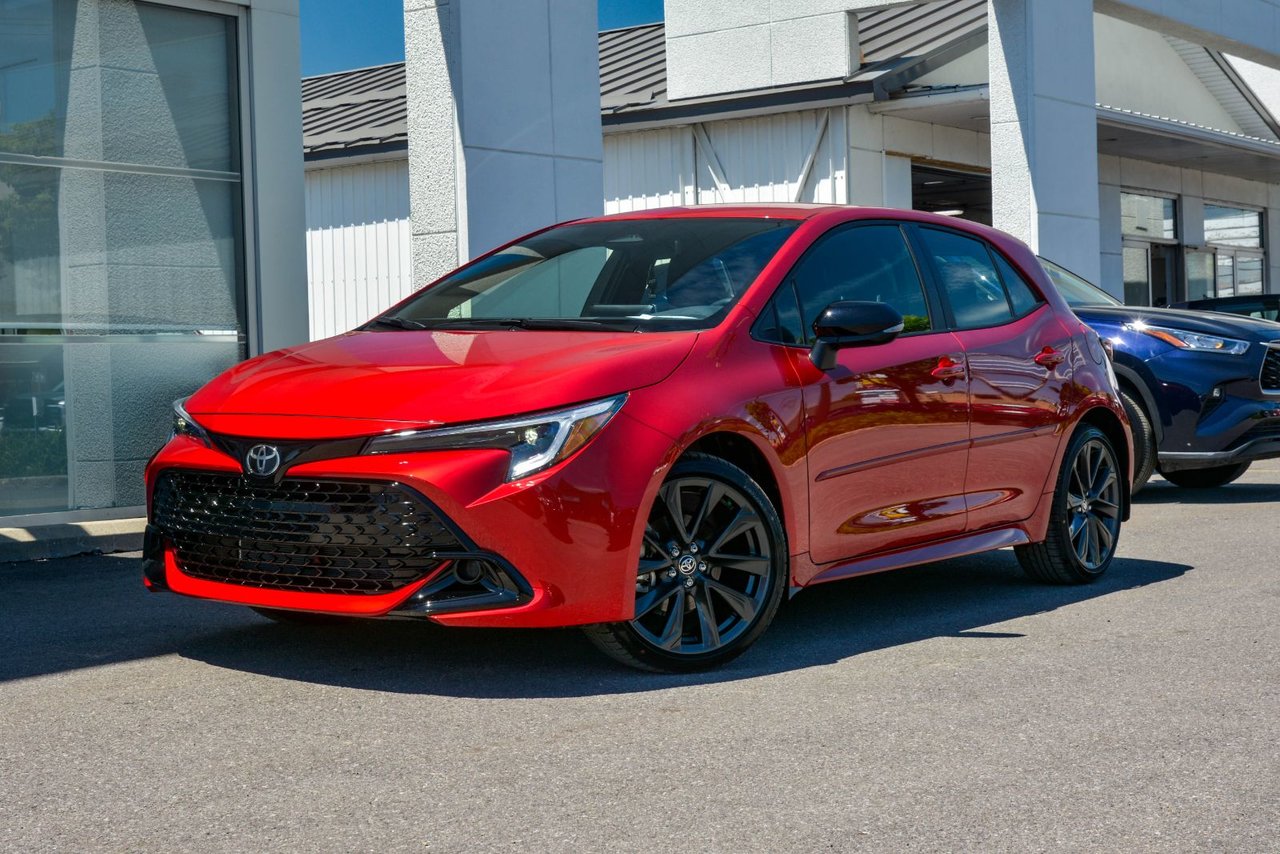 Red 2026 Toyota Corolla Hatchback SE FWD Hatchback Front-Wheel Drive Automatic