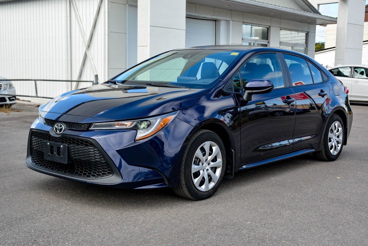 Blue (08X8 BLEU) 2022 Toyota Corolla Sedan Front-Wheel Drive Automatic
