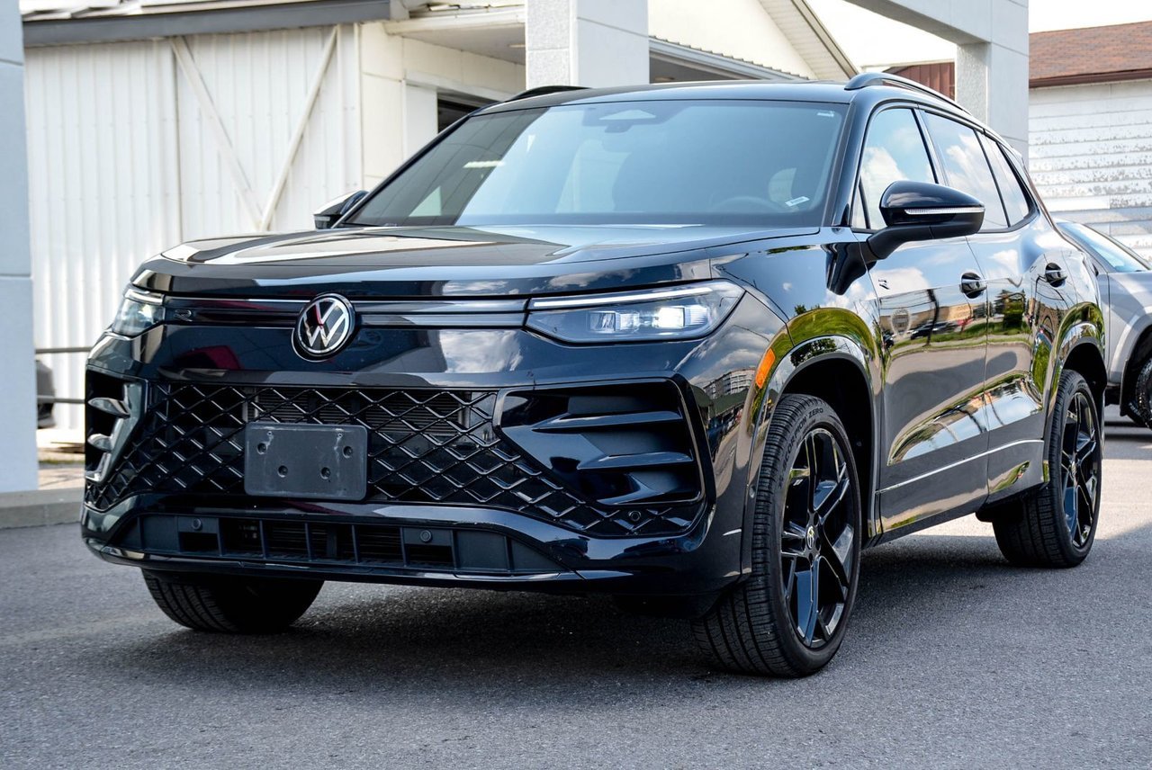 2026 Volkswagen Tiguan Comfortline R-Line Black Edition 4Motion