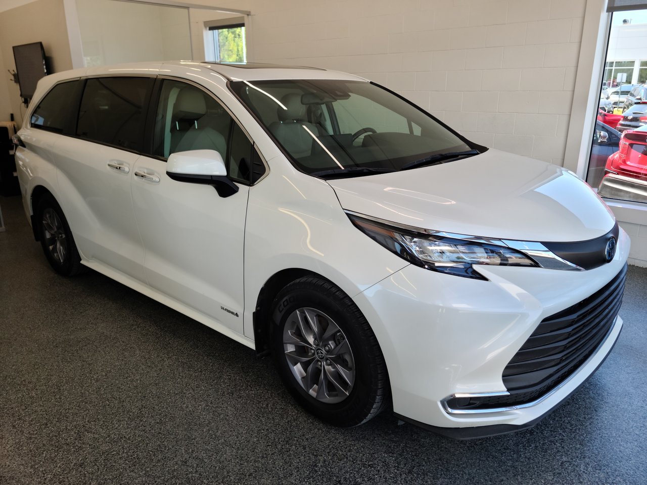 Used 2021 Toyota Sienna with 123,499 km for sale at Otogo