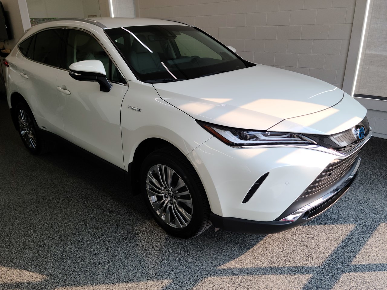 Used and pre-owned Toyota Venza for sale | Otogo