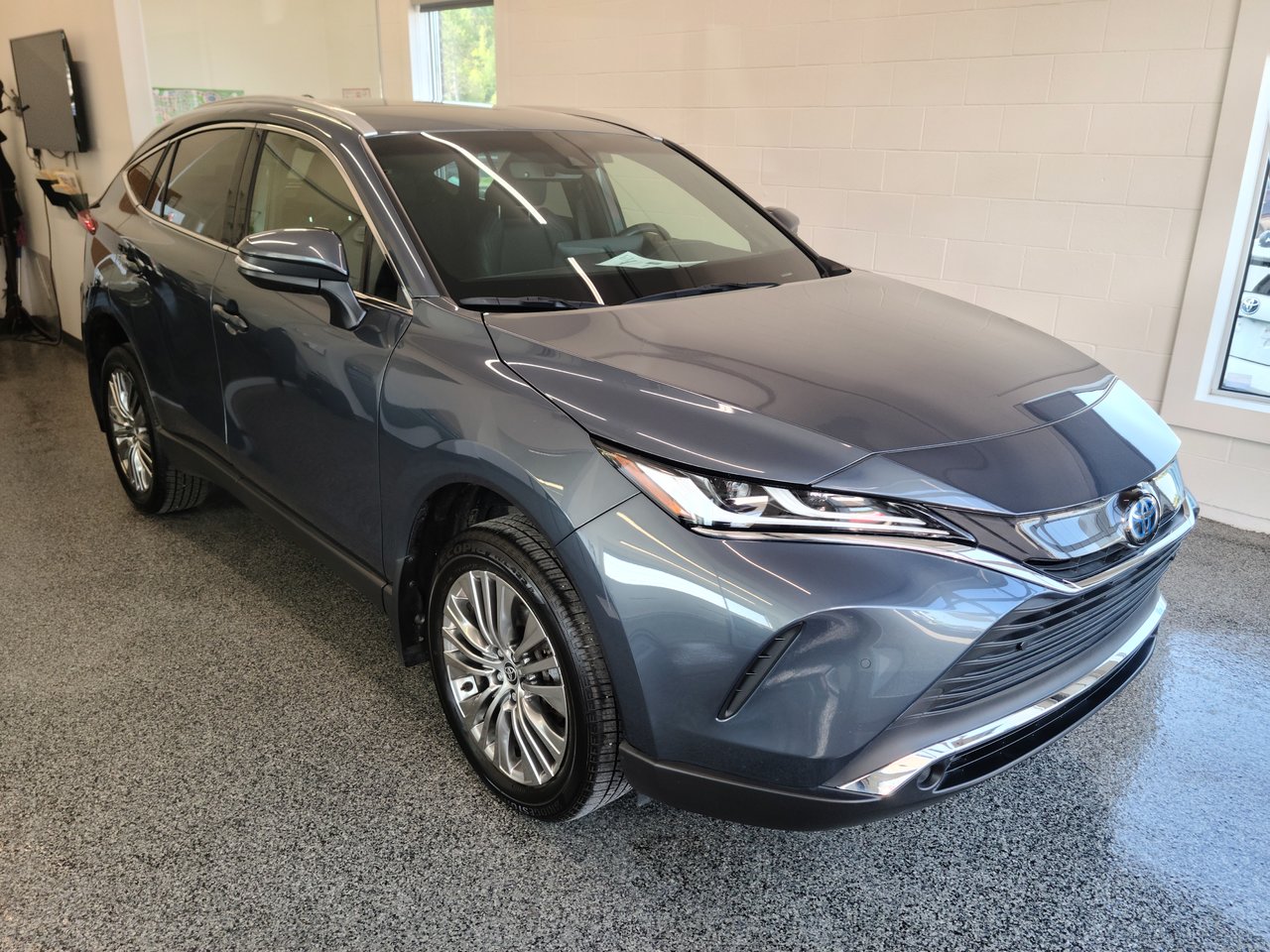 Used and pre-owned Toyota Venza for sale | Otogo