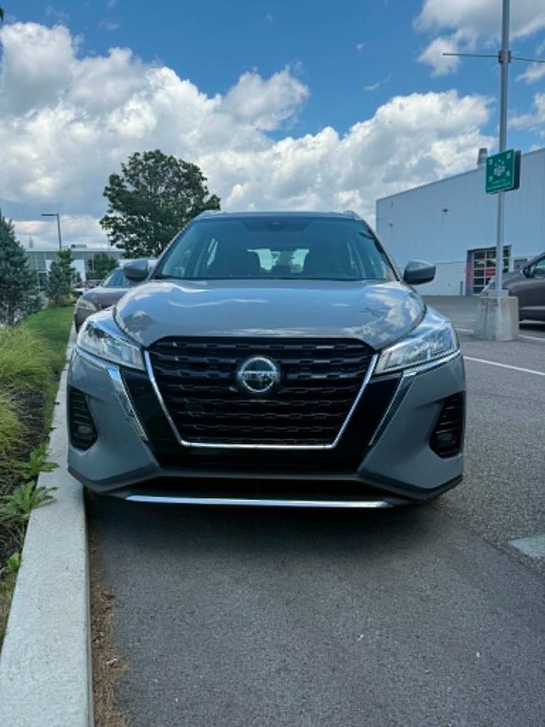 Boulder Gray Pearl 2021 Nissan Kicks SUV / Crossover Front-Wheel Drive Continuously Variable Transmission