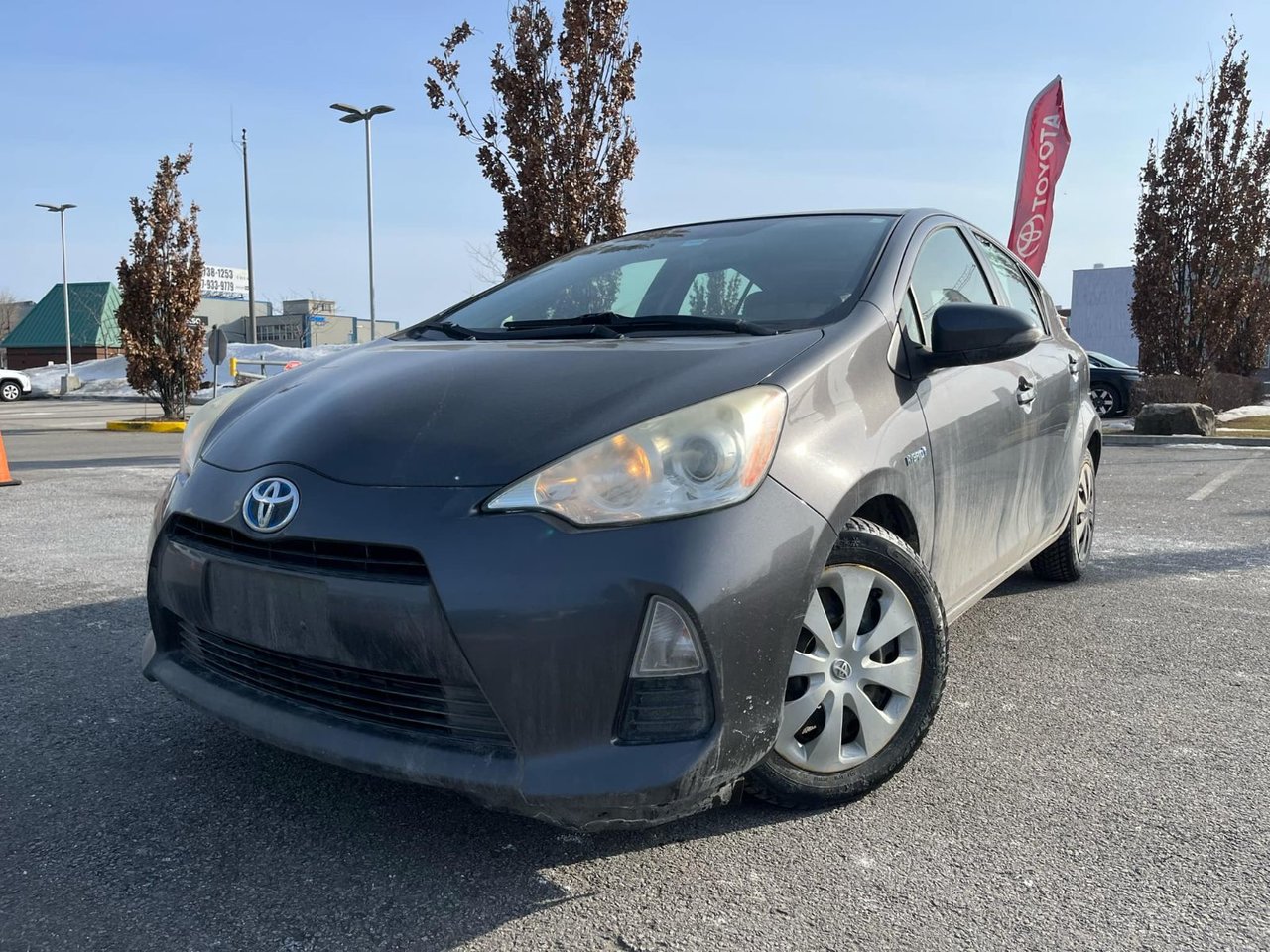Toyota Prius c 2013: Kendaraan Hybrid Kompak yang Efisien dan Ramah Lingkungan