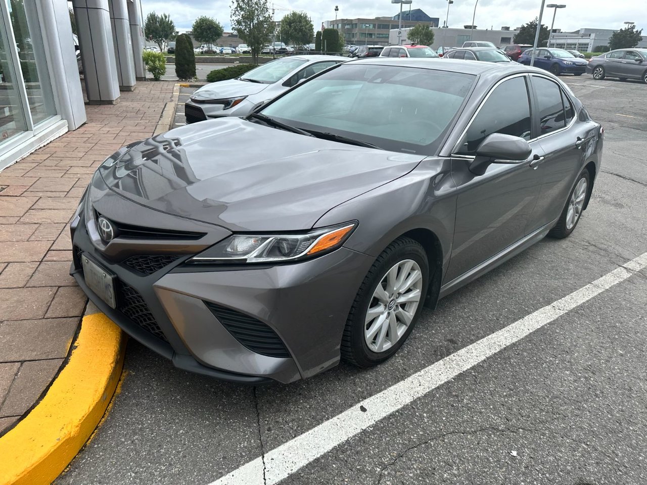 Used 2019 Toyota Camry with 99,572 km for sale at Otogo