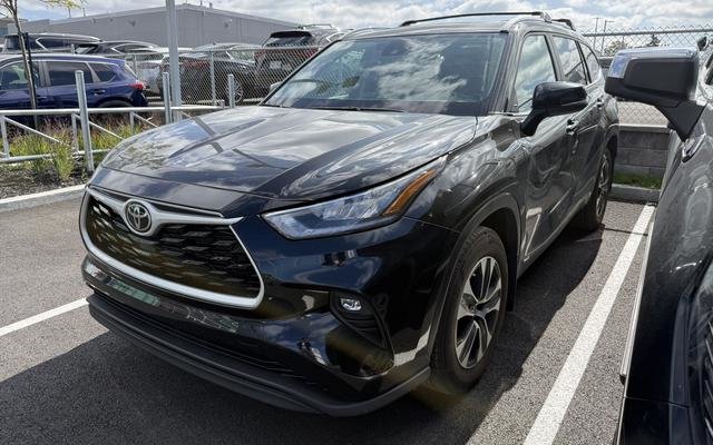 Black 2025 Toyota Highlander Hybrid SUV / Crossover All-Wheel Drive