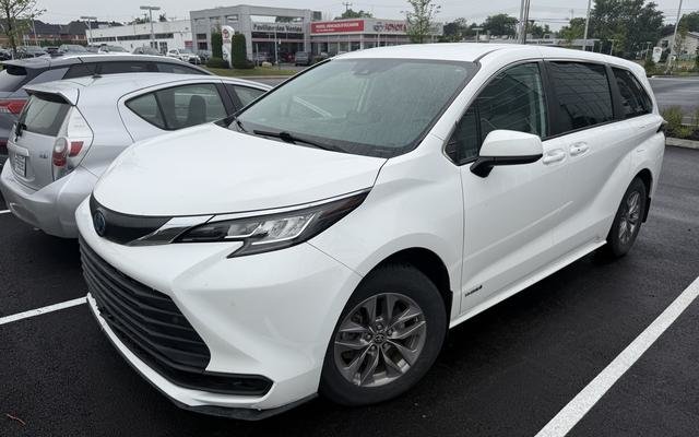 White 2021 Toyota Sienna Minivan Front-Wheel Drive