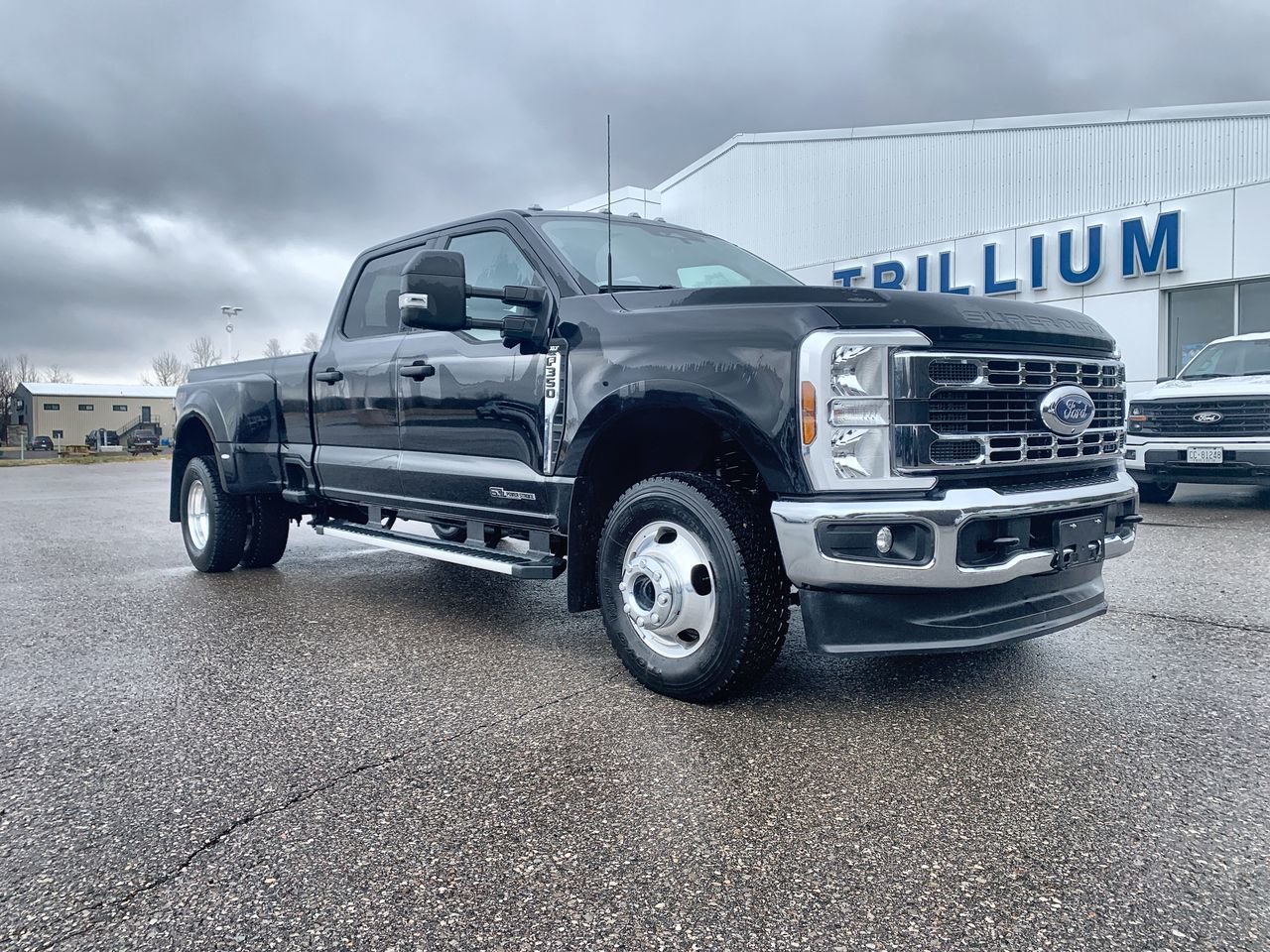 2025 Ford F-350 Super Duty XLT Crew Cab LB DRW 4WD