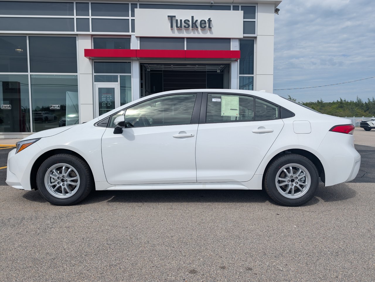  2026 Toyota Corolla Hybrid LE FWD   