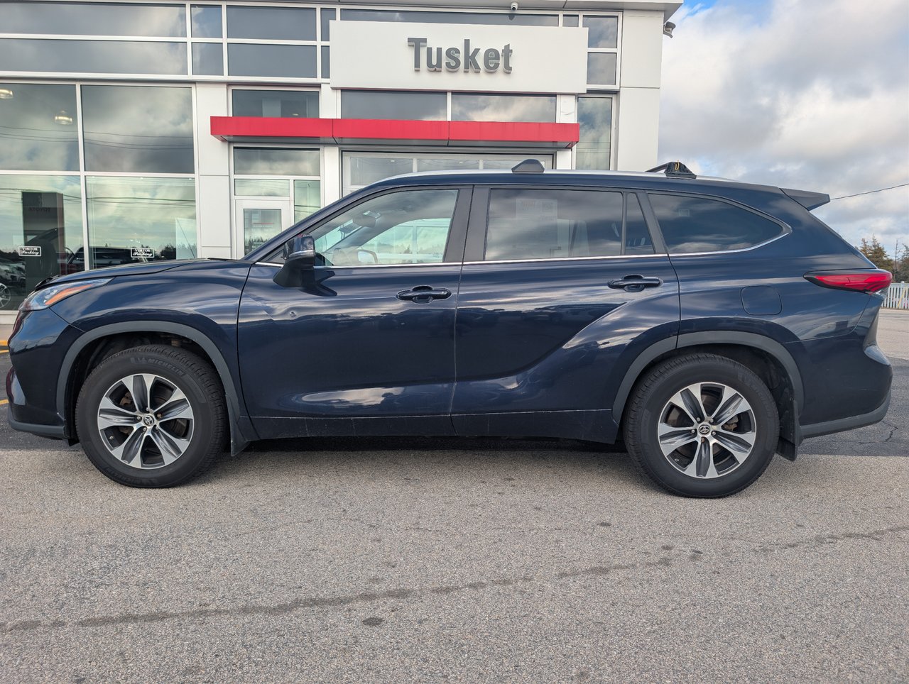  2023 Toyota Highlander XLE AWD   