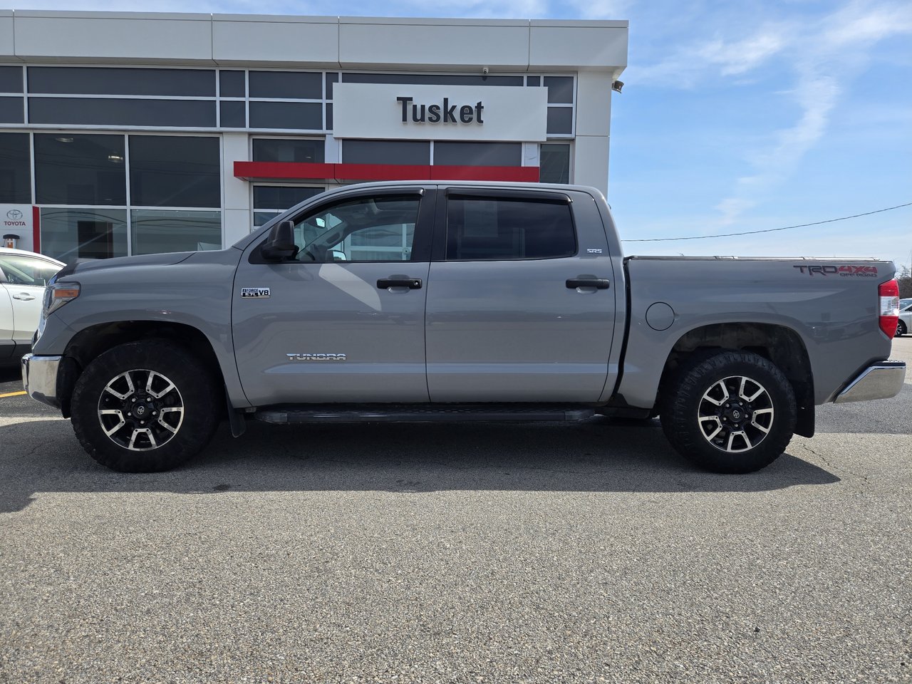 Toyota Tundra SR5 CrewMax 5.7L 4WD 2018
