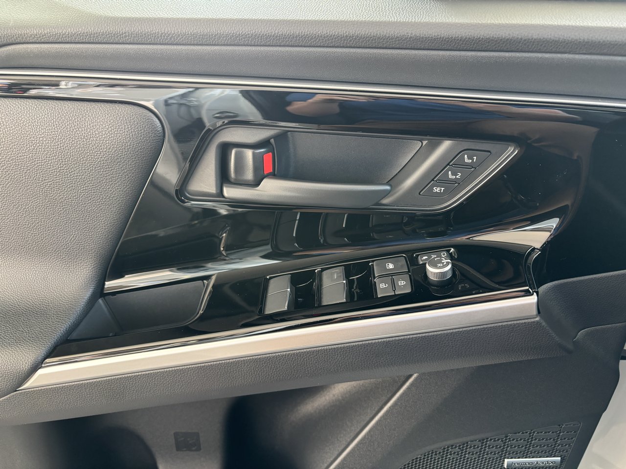 2024 Subaru Solterra AWD w-Luxury Package