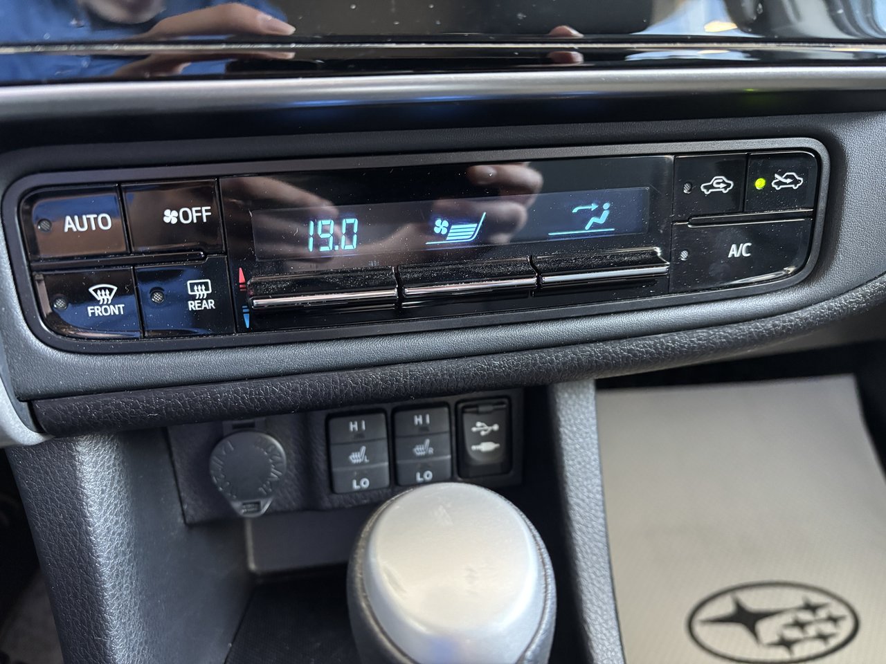 Toyota Corolla 4dr Sdn CVT LE 2017