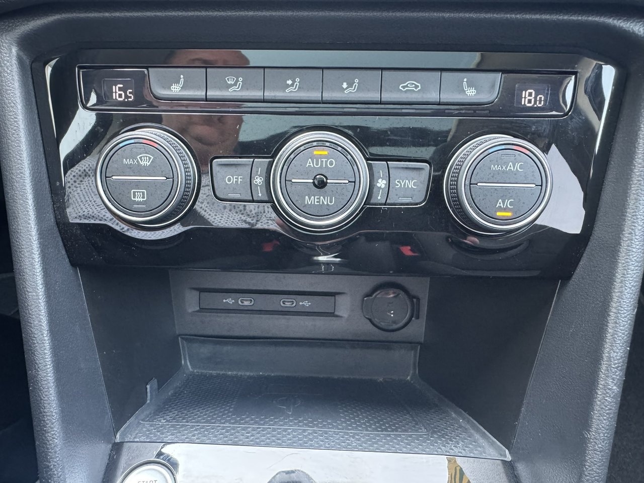 Volkswagen Taos Comfortline 4MOTION/Toit panoramique 2023