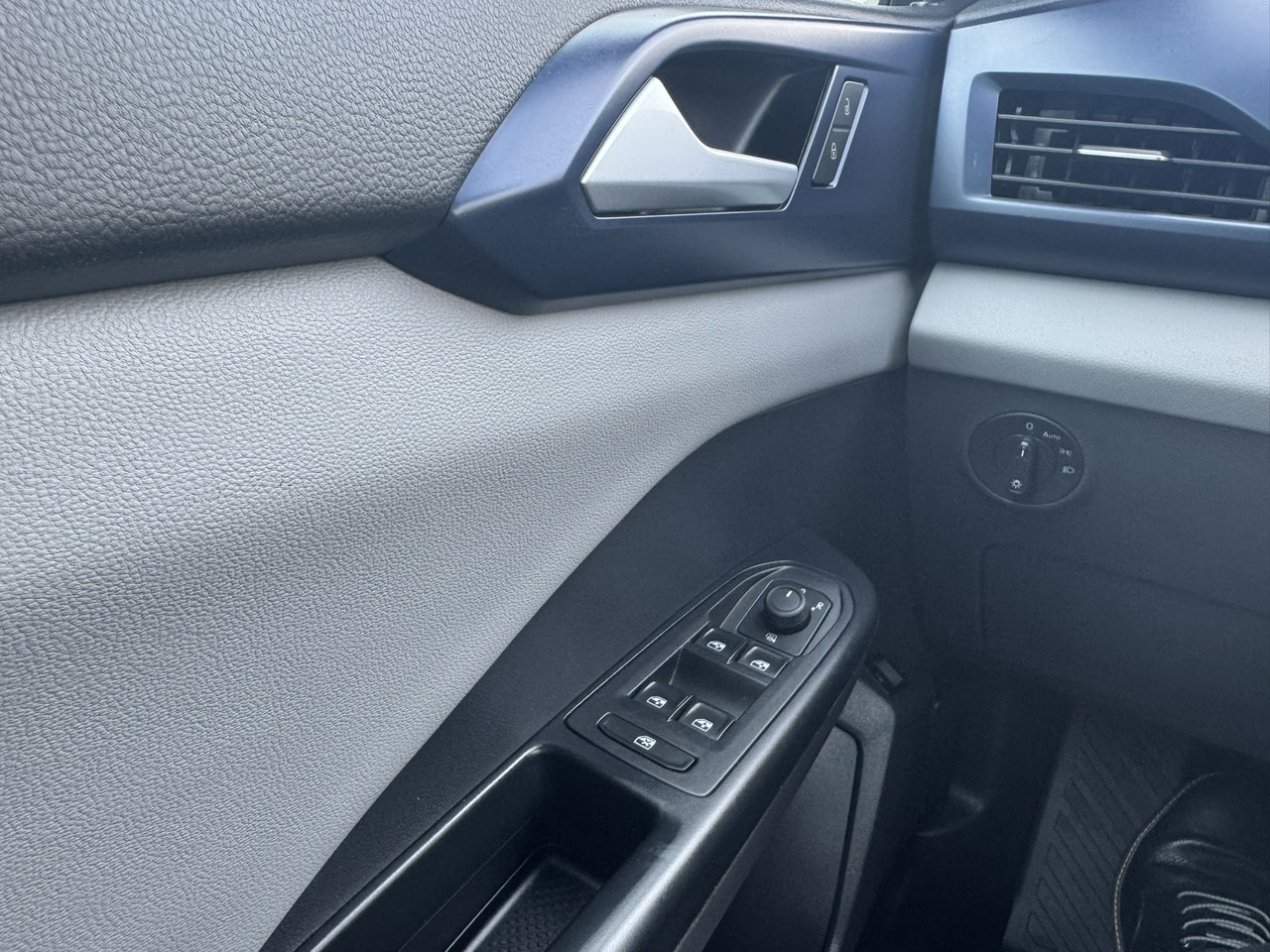 Volkswagen Taos Comfortline 4MOTION/Toit panoramique 2023