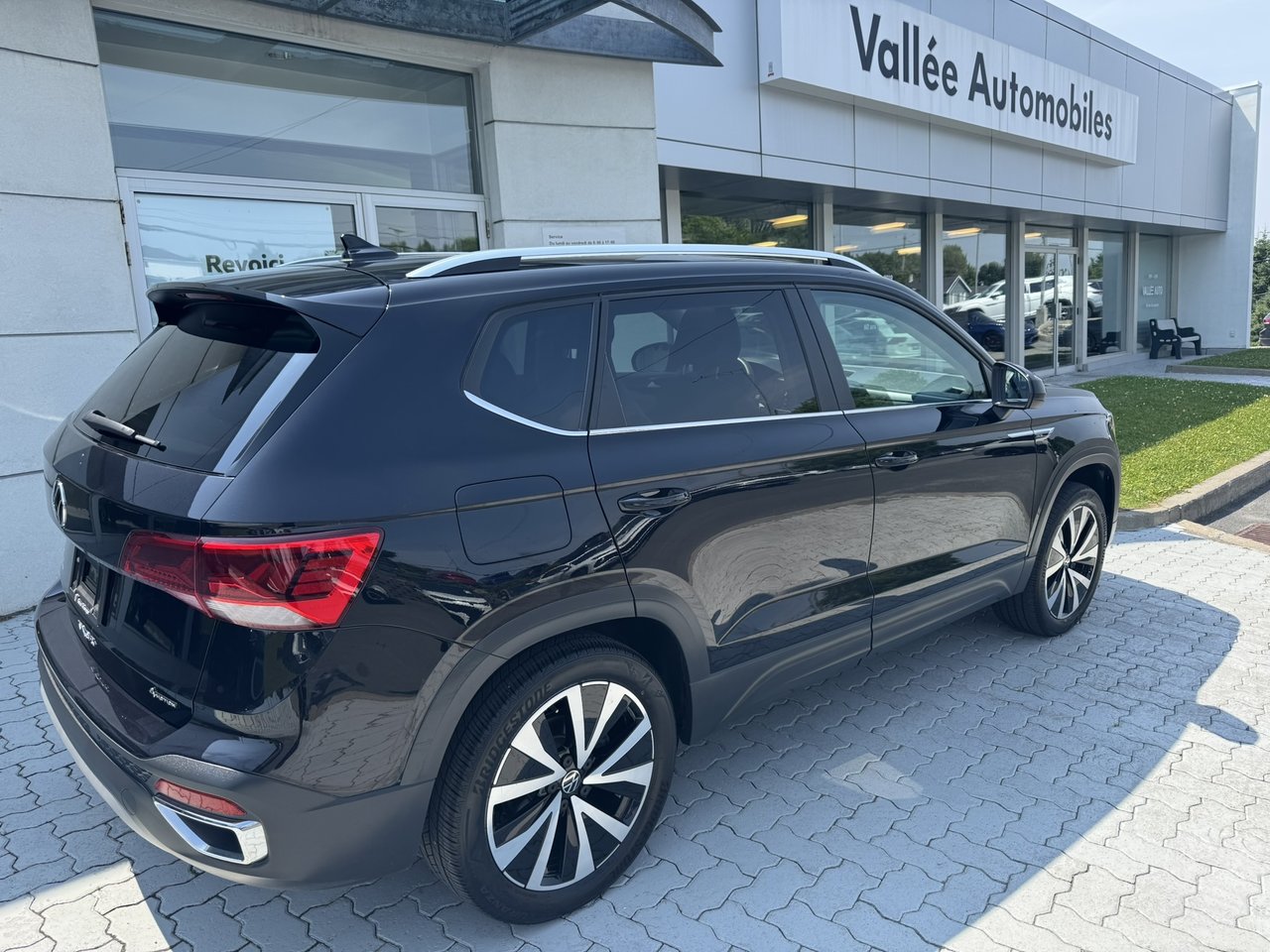 Volkswagen Taos Comfortline 4MOTION/Toit panoramique 2023