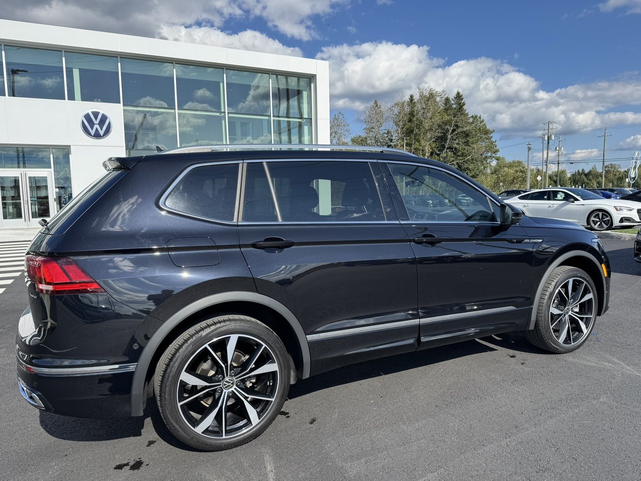 2023 Volkswagen Tiguan Highline R-Line 4MOTION