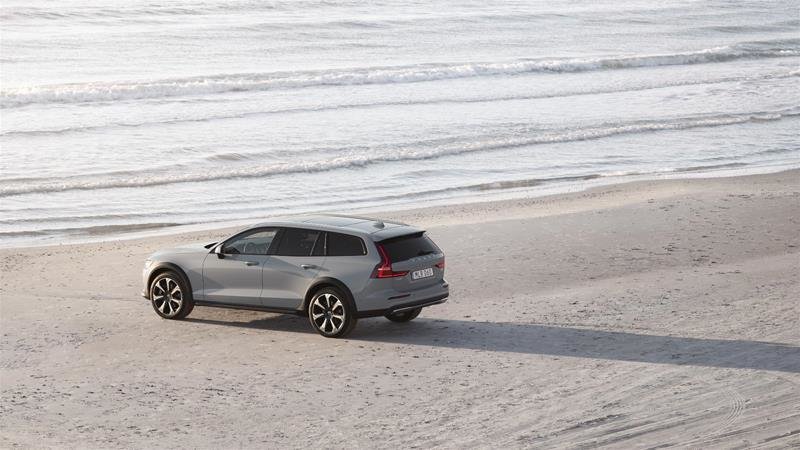 2026 Volvo V60 Cross Country Ultra-1