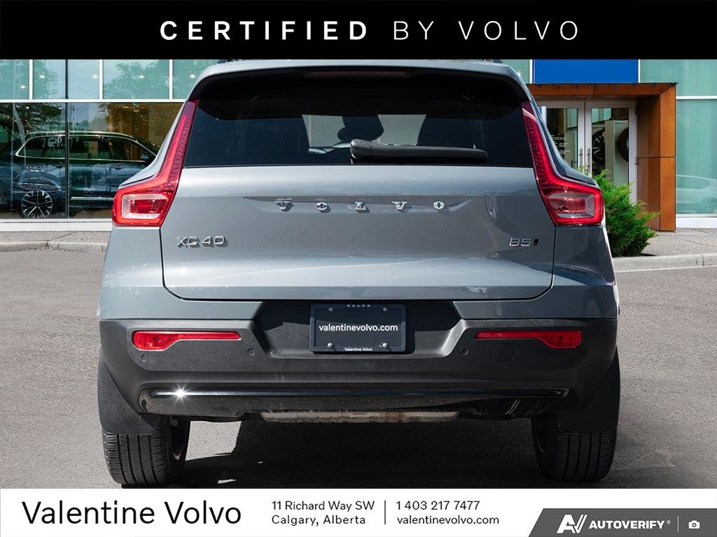 2023 Volvo XC40 Ultimate Dark Theme-4