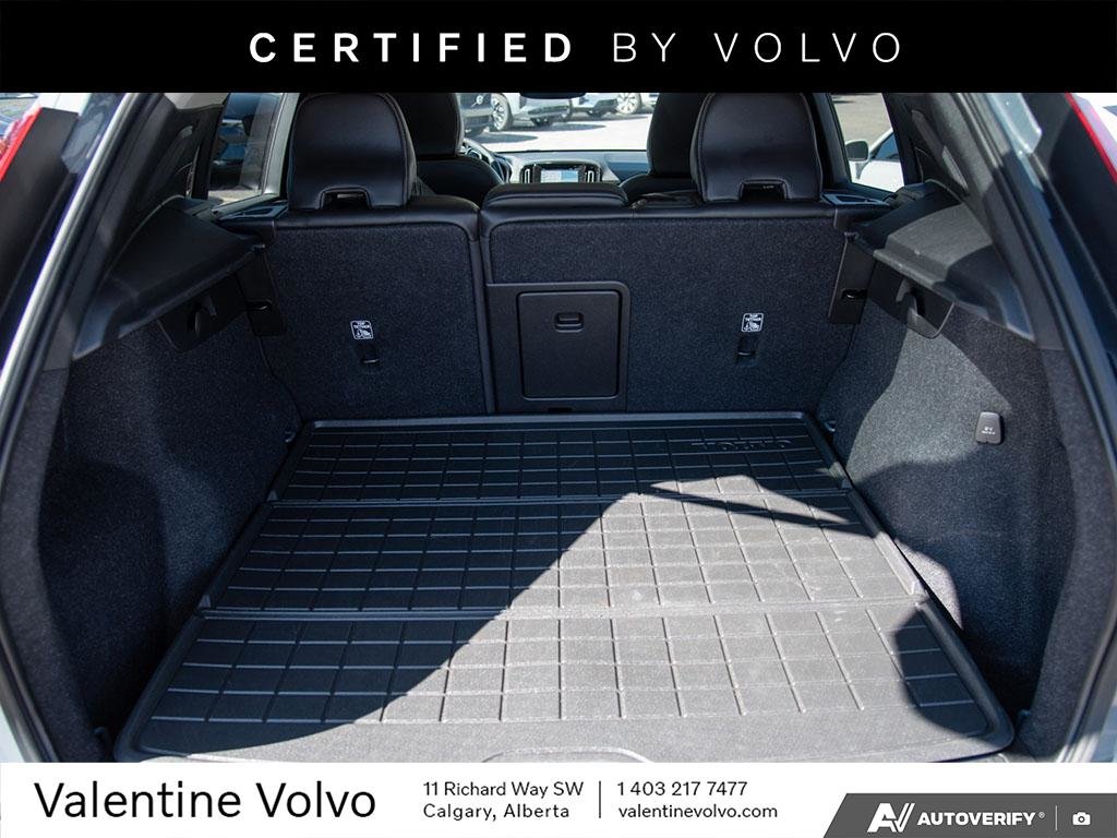 2023 Volvo XC40 Ultimate Dark Theme-10