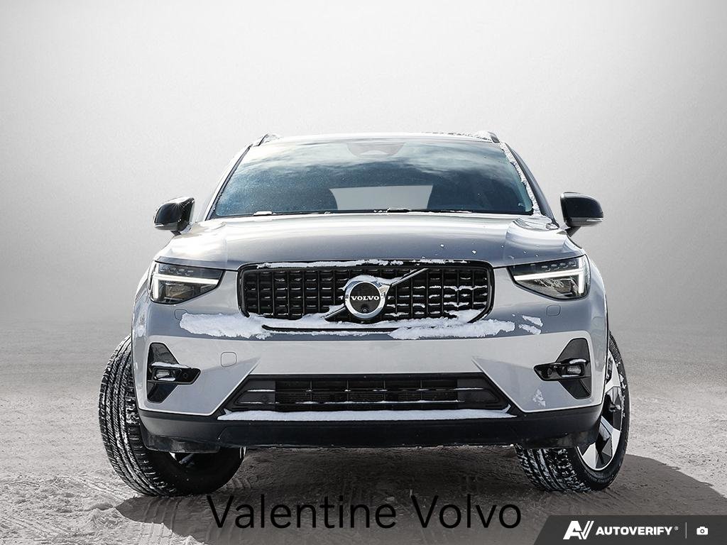 2024 Volvo XC40 Plus Dark Theme-1