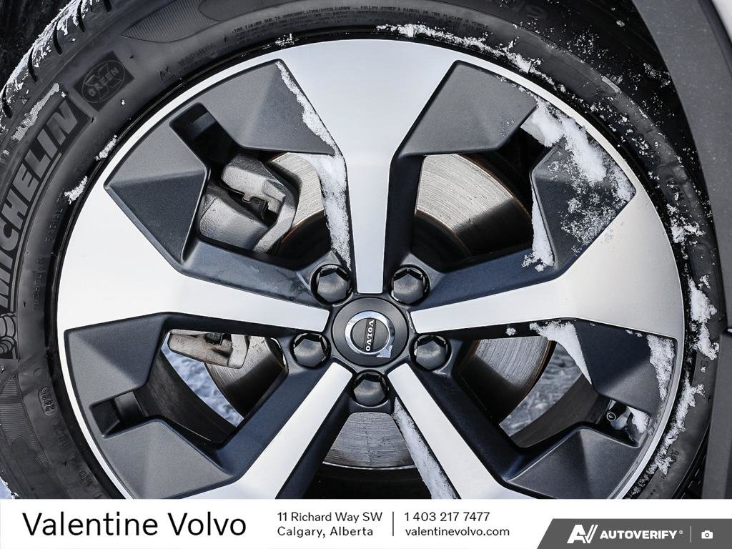 2024 Volvo XC40 Plus Dark Theme-5