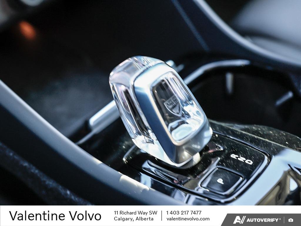 2024 Volvo XC40 Plus Dark Theme-18