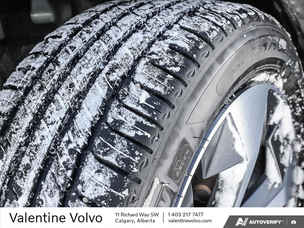 2024 Volvo XC40 Plus Dark Theme-6