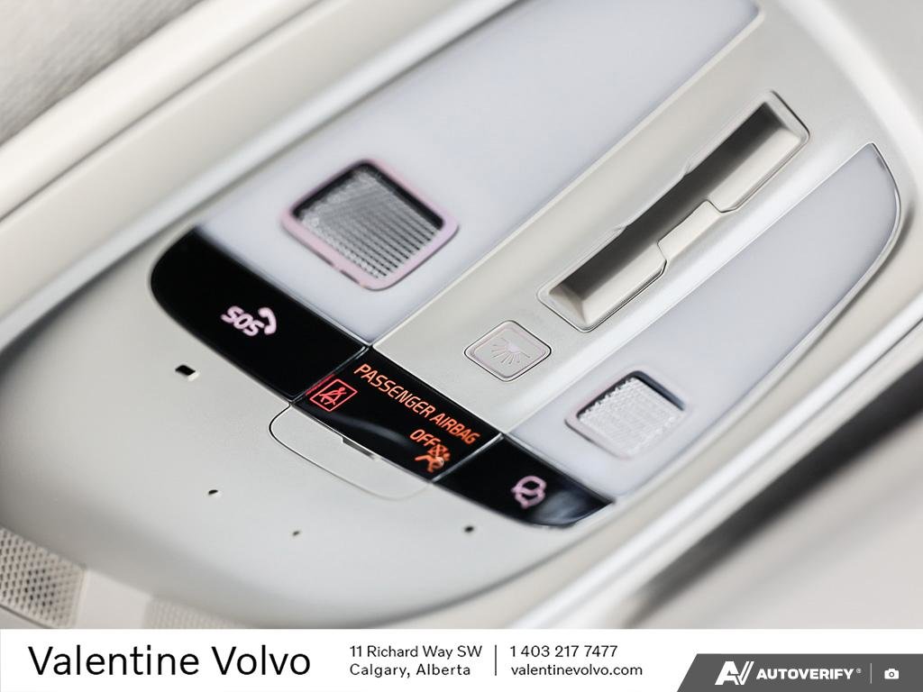 2024 Volvo XC40 Plus Dark Theme-22