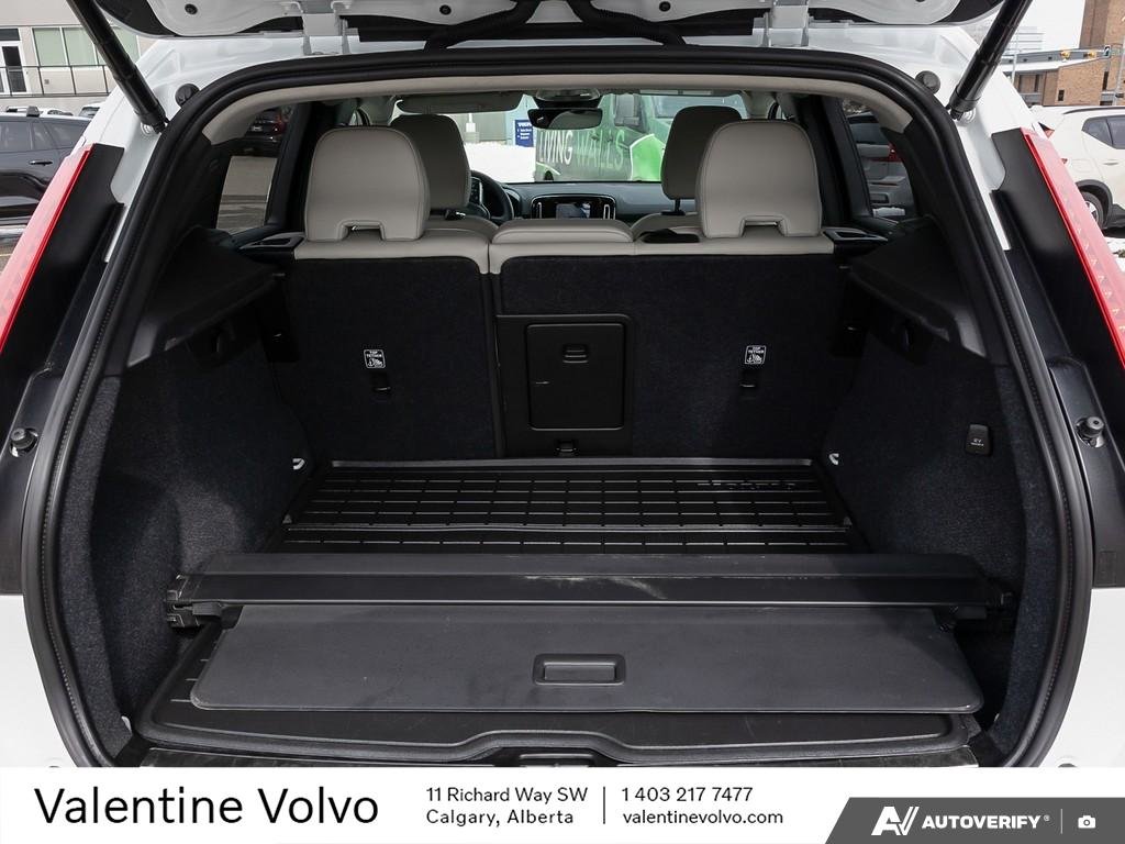 2024 Volvo XC40 Ultimate Bright Theme-10