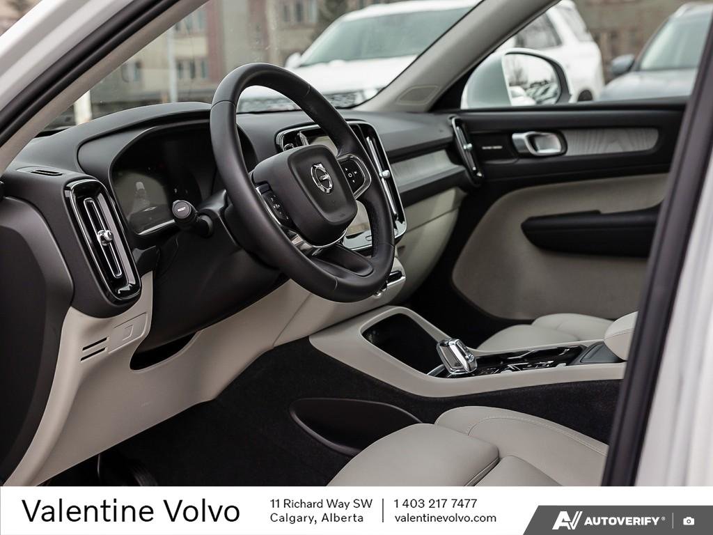 2024 Volvo XC40 Ultimate Bright Theme-12