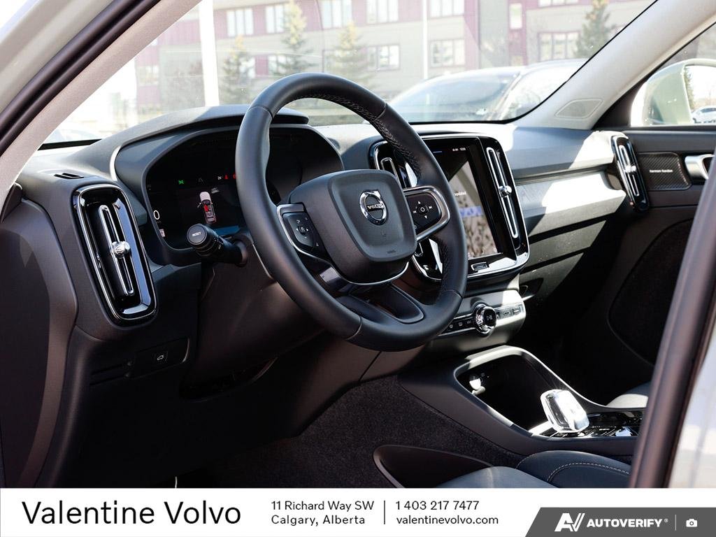 2024 Volvo XC40 Ultimate Bright Theme-8