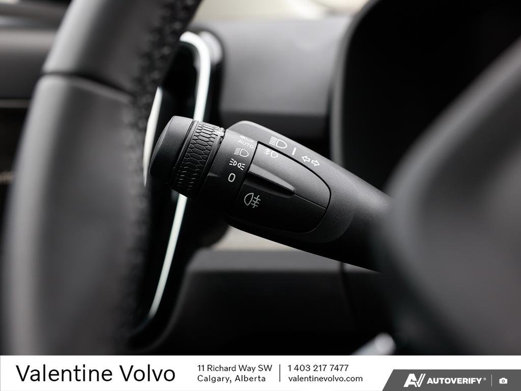 2024 Volvo XC40 Ultimate Dark Theme-15