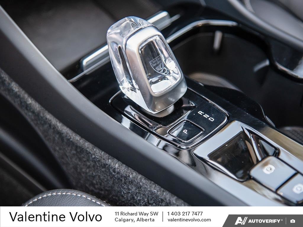 2024 Volvo XC40 Ultimate Dark Theme-17
