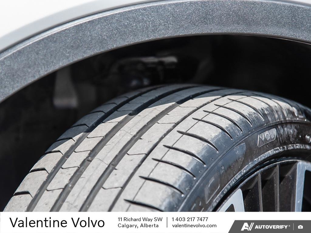 2024 Volvo XC40 Ultimate Dark Theme-6