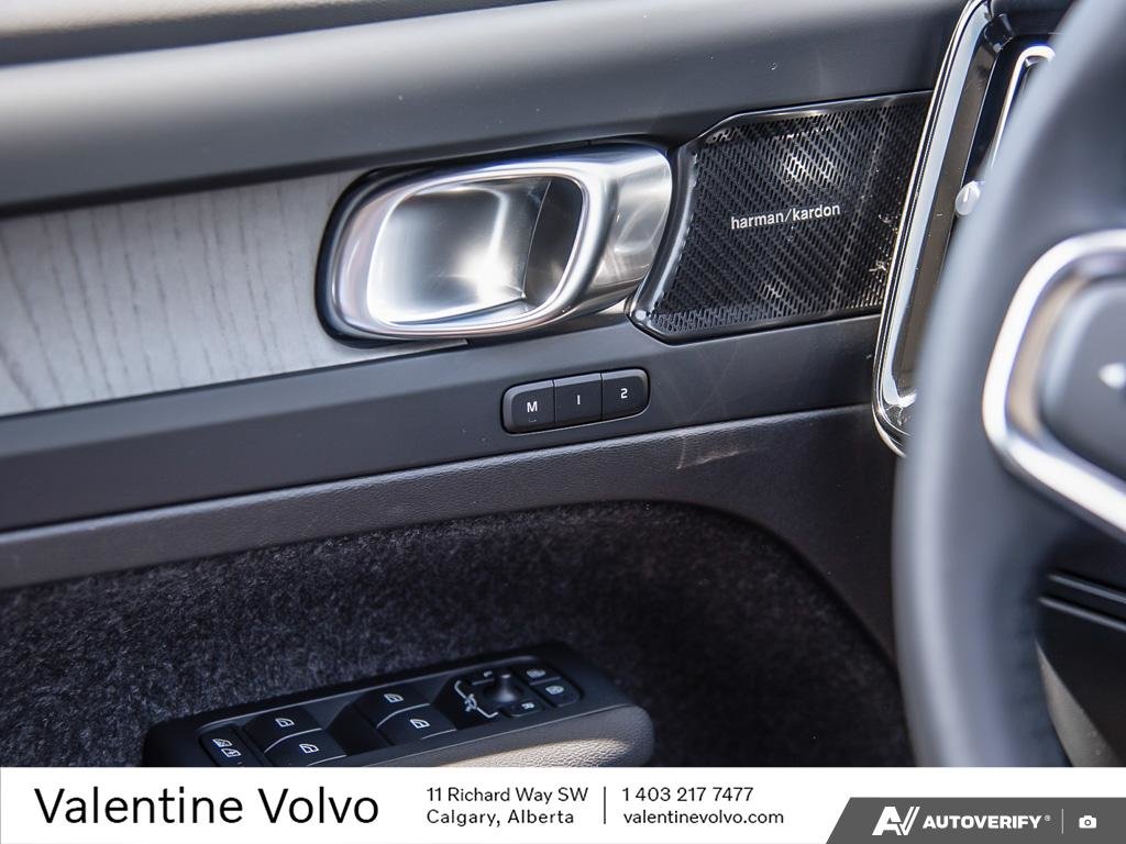 2024 Volvo XC40 Ultimate Dark Theme-15