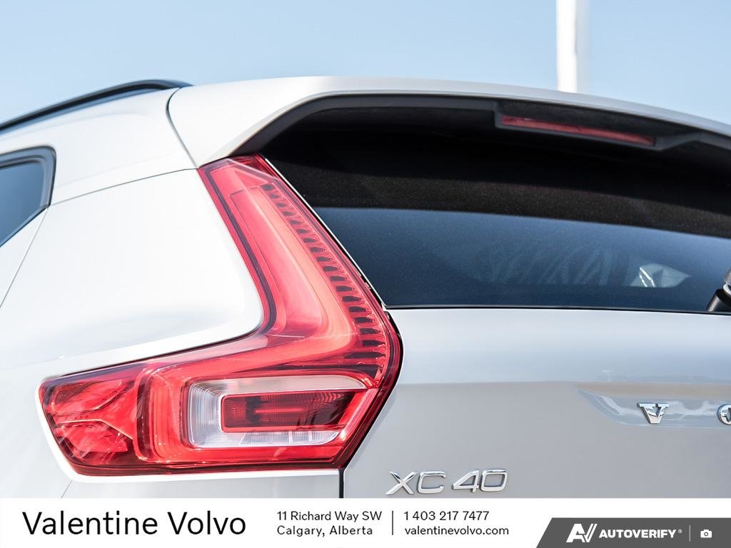 2024 Volvo XC40 Ultimate Dark Theme-10