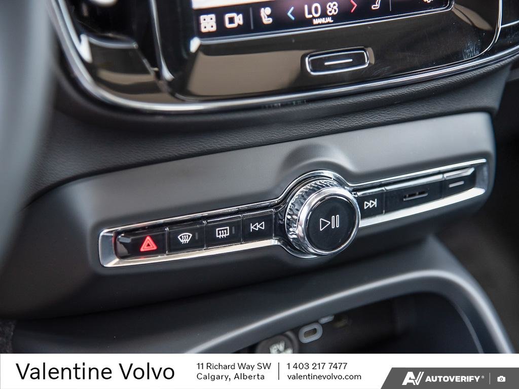 2024 Volvo XC40 Ultimate Dark Theme-18