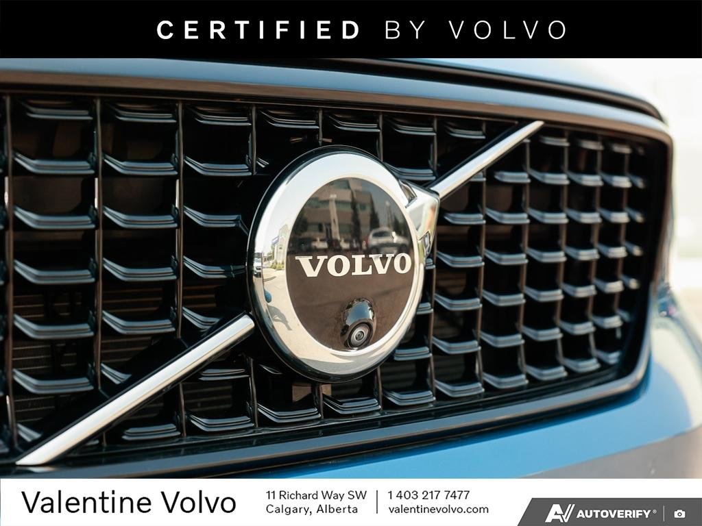 2024 Volvo XC40 Plus Dark Theme-9