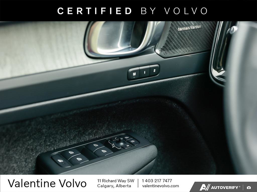2024 Volvo XC40 Plus Dark Theme-17