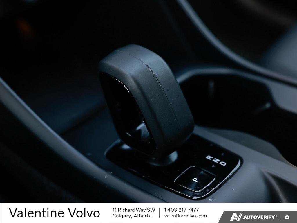 2025 Volvo XC40 Core Bright Theme-18