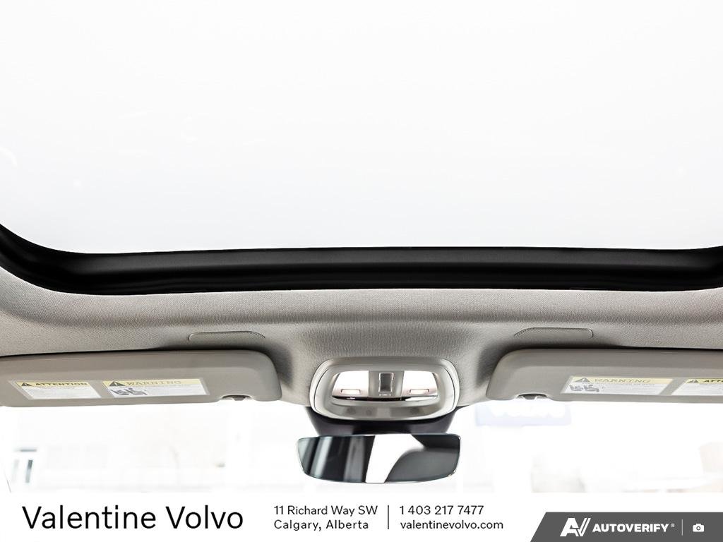 2025 Volvo XC40 Plus Dark Theme-24