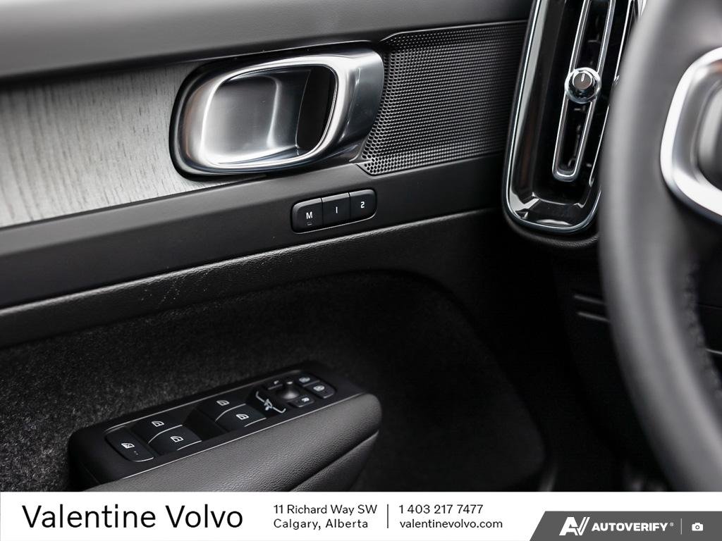 2025 Volvo XC40 Plus Dark Theme-17