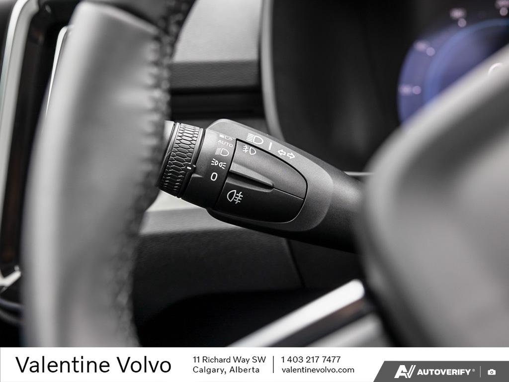 2025 Volvo XC40 Plus Dark Theme-15