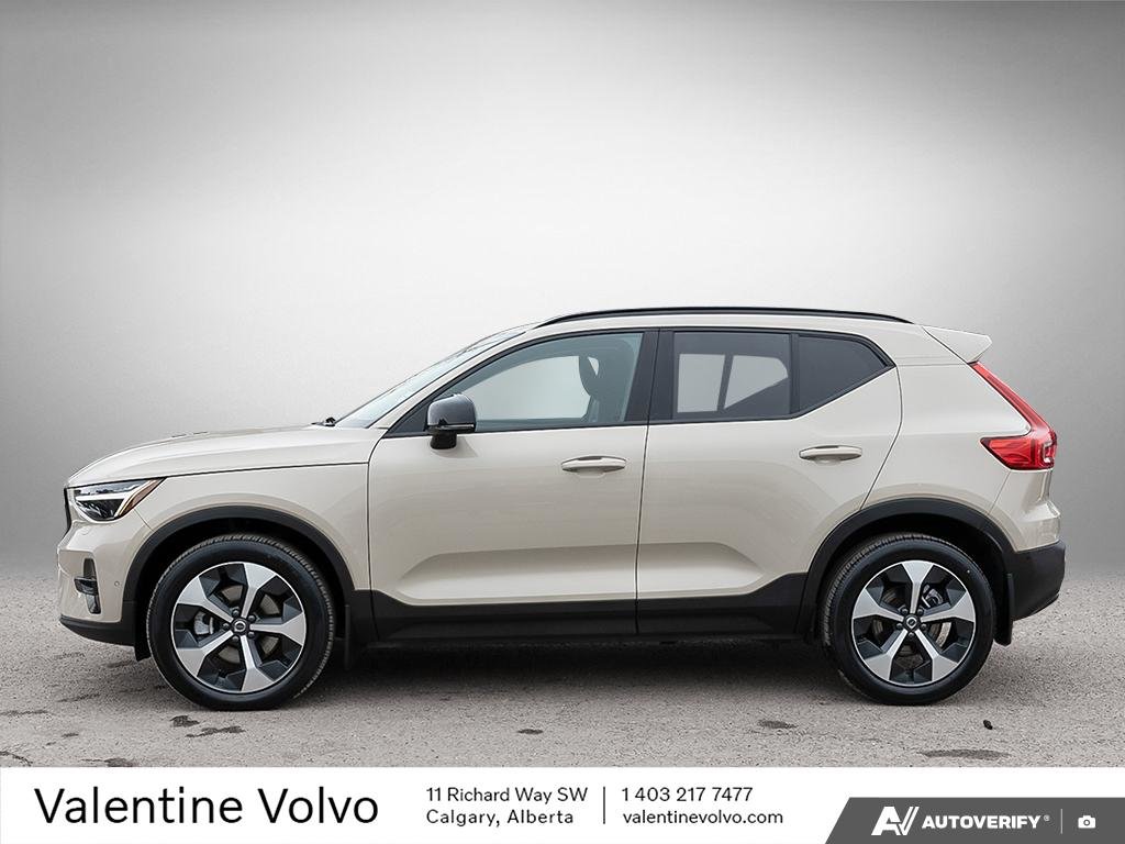 2025 Volvo XC40 Plus Dark Theme-2